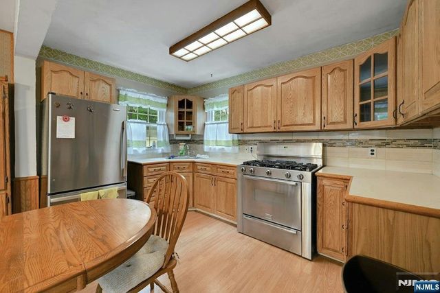 35 Oak Street, Oakland, NJ 07436