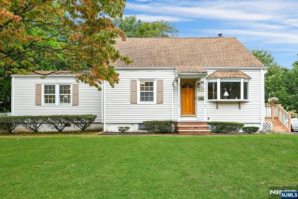 35 Oak Street, Oakland, NJ 07436