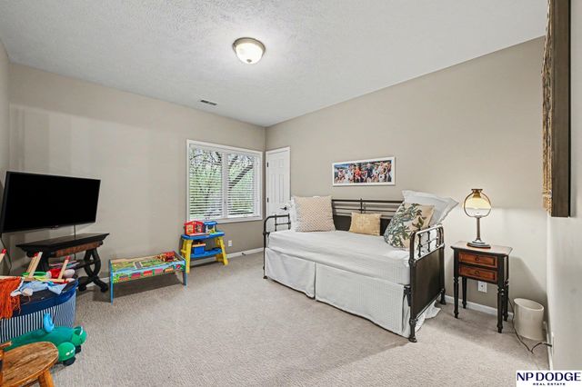 15910 Patrick Avenue, Omaha, NE 68116