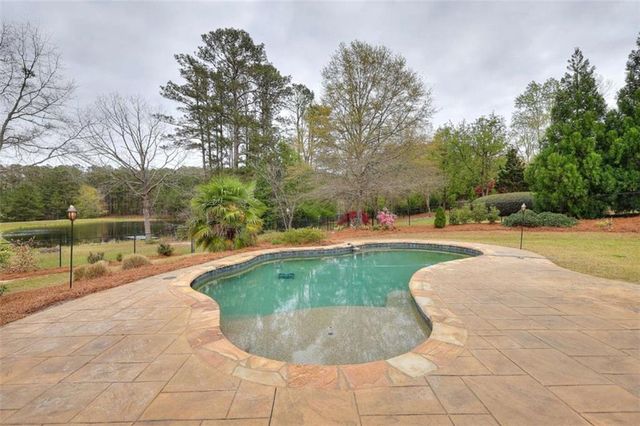325 Brook Hollow Lane, Loganville, GA 30052
