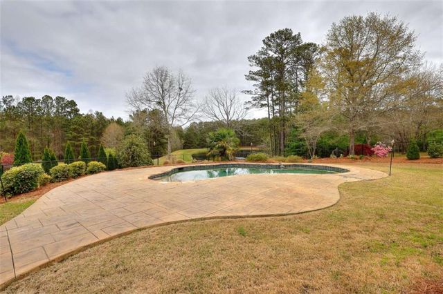 325 Brook Hollow Lane, Loganville, GA 30052