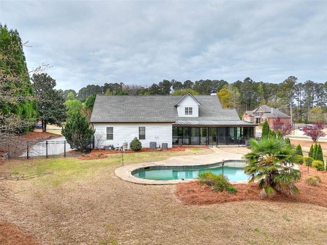 325 Brook Hollow Lane, Loganville, GA 30052