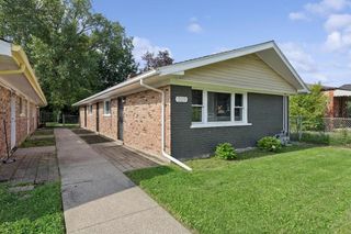 220 W 155th Street, Harvey, IL 60426