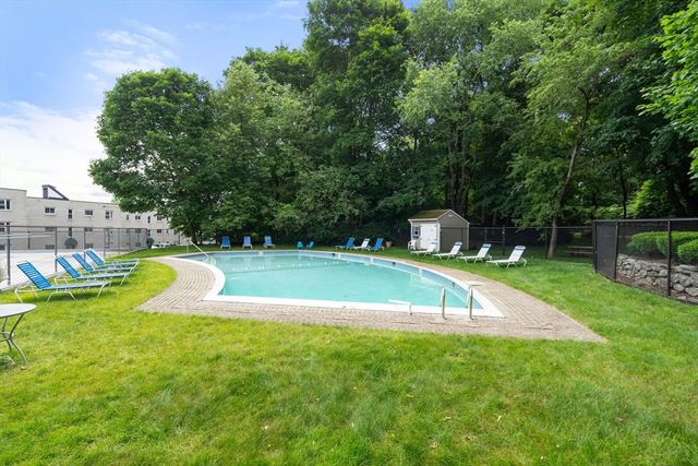 22 Chestnut Pl M3, Brookline, MA 02445