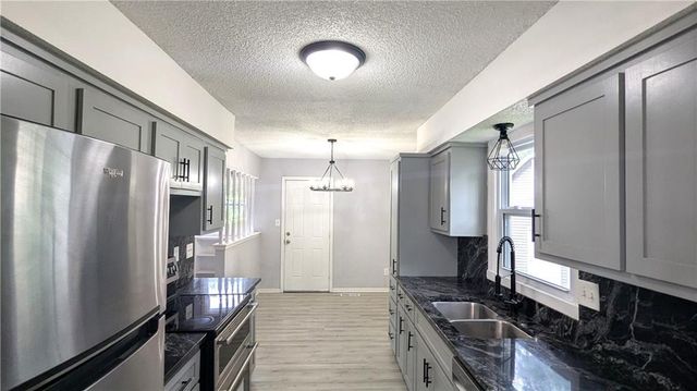 2005 N Plymouth Road, Independence, MO 64058