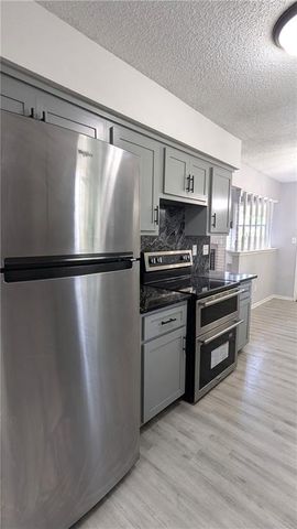 2005 N Plymouth Road, Independence, MO 64058
