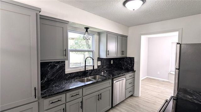 2005 N Plymouth Road, Independence, MO 64058