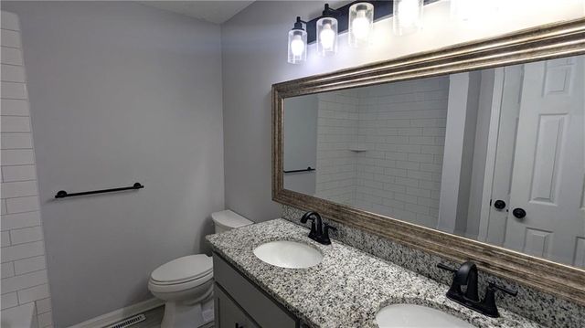 2005 N Plymouth Road, Independence, MO 64058
