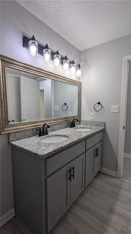 2005 N Plymouth Road, Independence, MO 64058