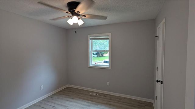 2005 N Plymouth Road, Independence, MO 64058