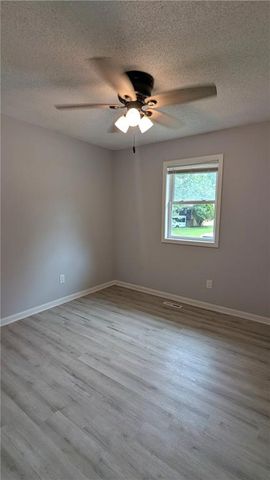 2005 N Plymouth Road, Independence, MO 64058
