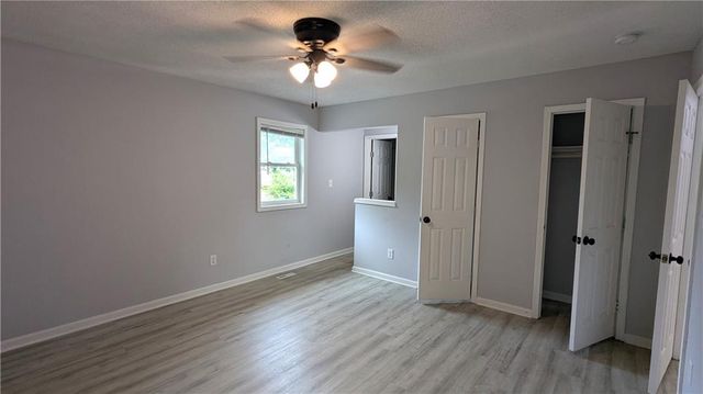 2005 N Plymouth Road, Independence, MO 64058
