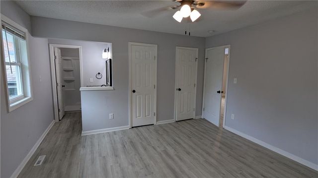 2005 N Plymouth Road, Independence, MO 64058