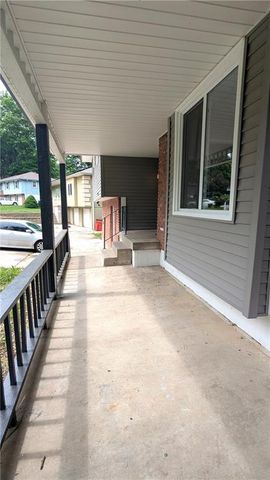 2005 N Plymouth Road, Independence, MO 64058