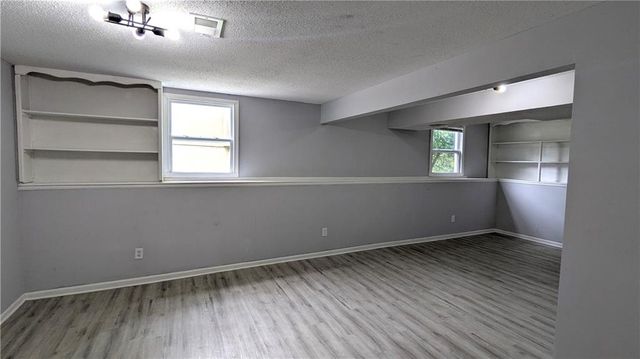 2005 N Plymouth Road, Independence, MO 64058