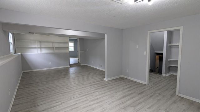2005 N Plymouth Road, Independence, MO 64058