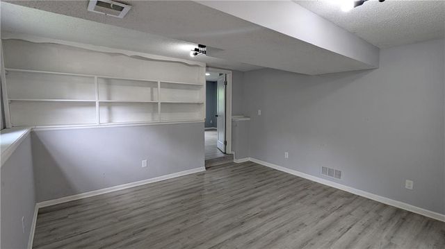 2005 N Plymouth Road, Independence, MO 64058