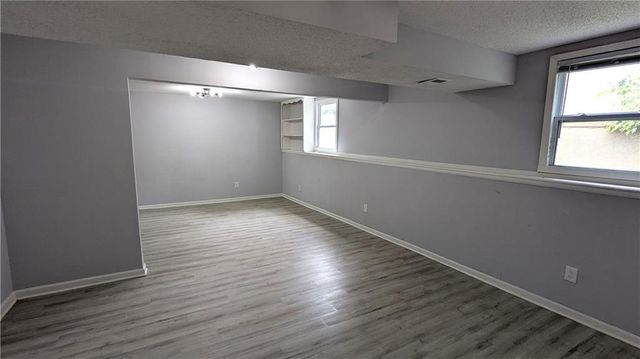 2005 N Plymouth Road, Independence, MO 64058