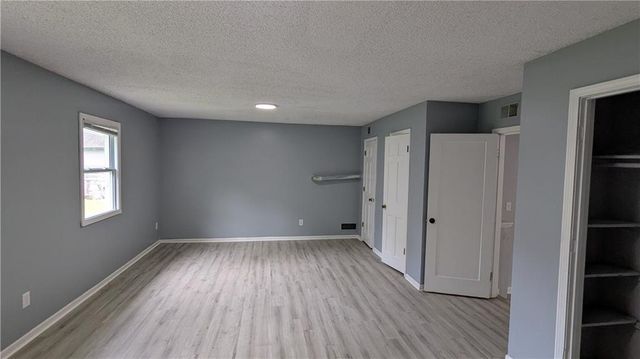 2005 N Plymouth Road, Independence, MO 64058