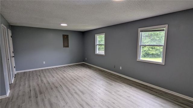 2005 N Plymouth Road, Independence, MO 64058