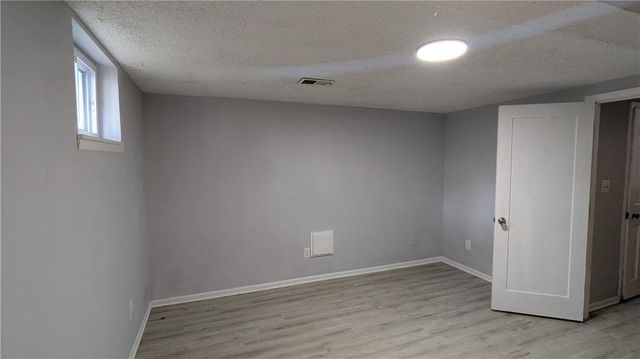 2005 N Plymouth Road, Independence, MO 64058