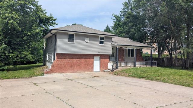 2005 N Plymouth Road, Independence, MO 64058