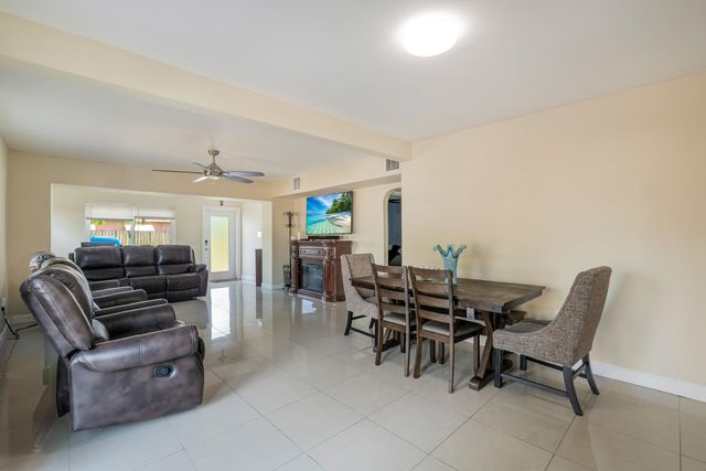 6824 SW 5th Street, Pembroke Pines, FL 33023