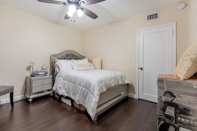 6824 SW 5th Street, Pembroke Pines, FL 33023