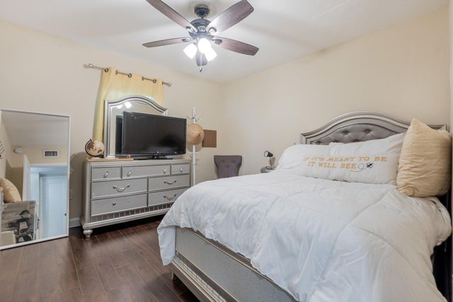 6824 SW 5th Street, Pembroke Pines, FL 33023