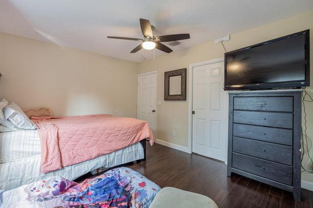 6824 SW 5th Street, Pembroke Pines, FL 33023