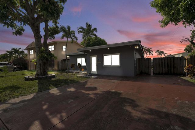 6824 SW 5th Street, Pembroke Pines, FL 33023