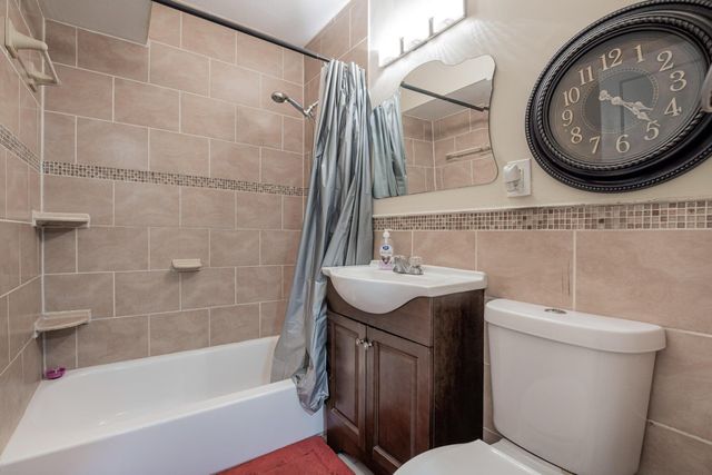 6824 SW 5th Street, Pembroke Pines, FL 33023