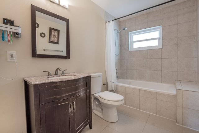 6824 SW 5th Street, Pembroke Pines, FL 33023