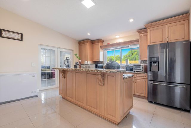 6824 SW 5th Street, Pembroke Pines, FL 33023