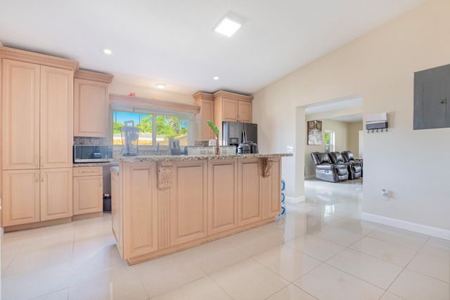 6824 SW 5th Street, Pembroke Pines, FL 33023