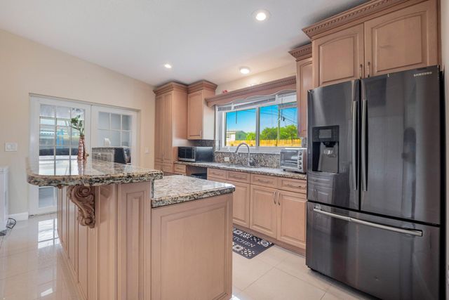 6824 SW 5th Street, Pembroke Pines, FL 33023