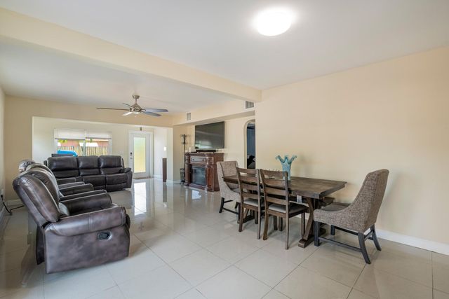 6824 SW 5th Street, Pembroke Pines, FL 33023