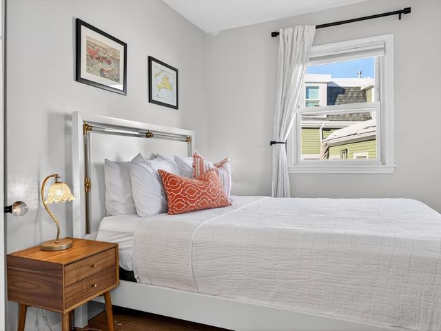 42 Oak St, Somerville, MA 02143