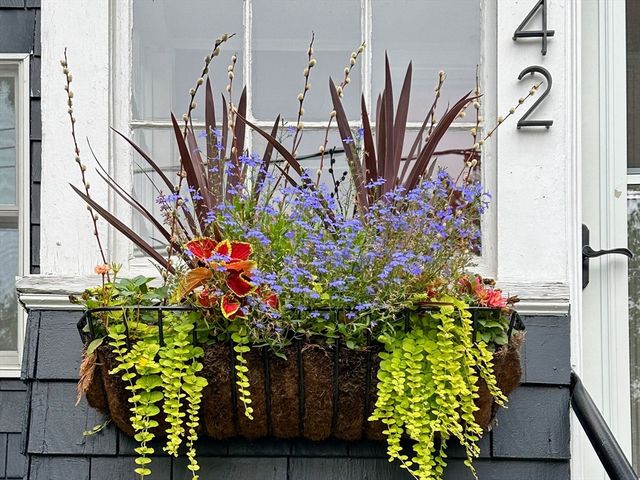 42 Oak St, Somerville, MA 02143