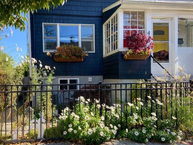 42 Oak St, Somerville, MA 02143