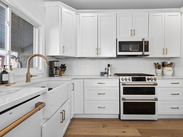 42 Oak St, Somerville, MA 02143