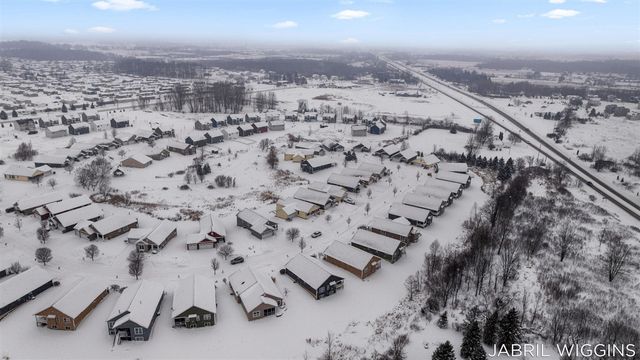 7520 Hometown Court 10, Caledonia, MI 49316