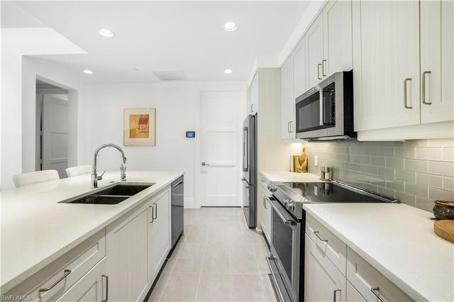 1035 3rd AVE S 215, Naples, FL 34102