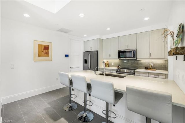 1035 3rd AVE S 215, Naples, FL 34102