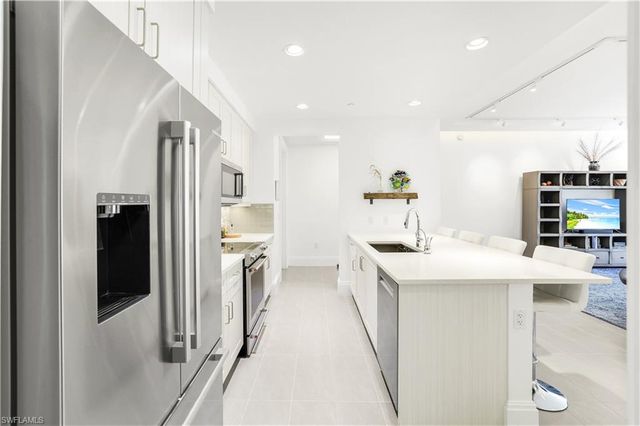 1035 3rd AVE S 215, Naples, FL 34102