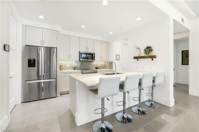 1035 3rd AVE S 215, Naples, FL 34102