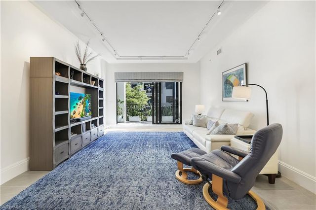 1035 3rd AVE S 215, Naples, FL 34102