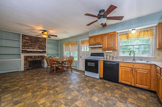 7 Squamscott Road, Stratham, NH 03885