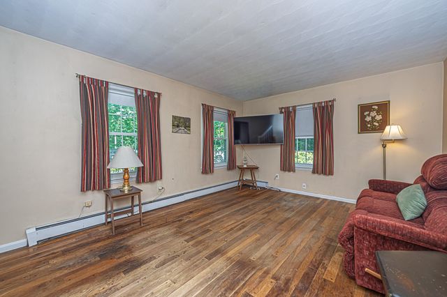 7 Squamscott Road, Stratham, NH 03885