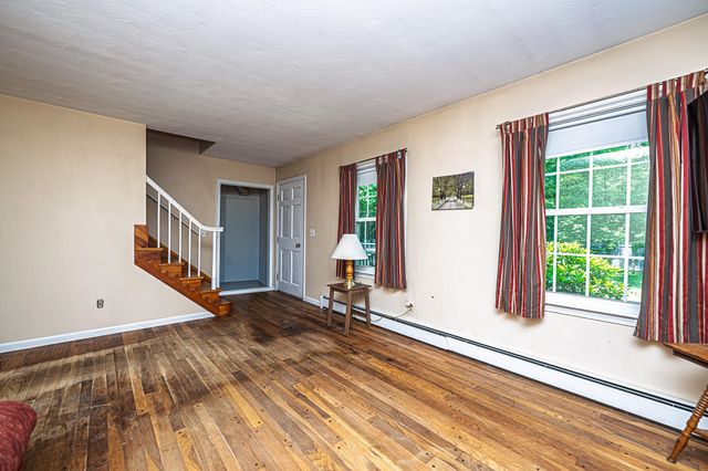 7 Squamscott Road, Stratham, NH 03885